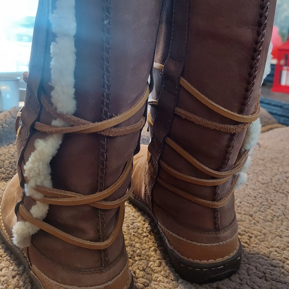 Boots - Picture 3 of 7